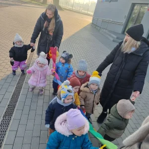 Pierwsze spacery maluszków - Dinusie