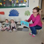 Odwiedziny Miejskiej Biblioteki u Dinusiów
