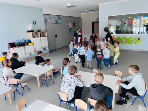 Tanecznym krokiem z uczniami SP 8