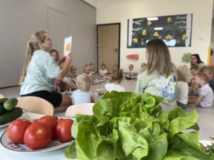 Dinusie w Żłobkowym ogródku