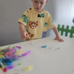 Niedźwiadki - praca plastyczna kolorowy ptak