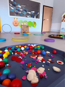 Delfinki - dzień kropki