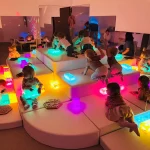 Dinusie - Integracja Sensoryczna w Sali Doświadczania Świata