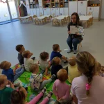 Króliczki - odwiedziny pani z biblioteki