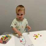 Króliczki - praca plastyczna kolorowe kredki