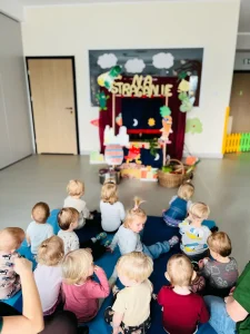 Dinusie - Na straganie - teatrzyk