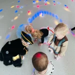 Dinusie - dzień postaci z bajek