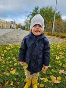 Króliczki - Zabawy sensoryczne z liśćmi