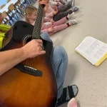 Delfinki - Zajęcia z gitarą