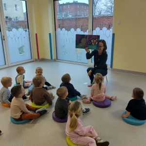 Króliczki - Odwiedziny Pani z Biblioteki