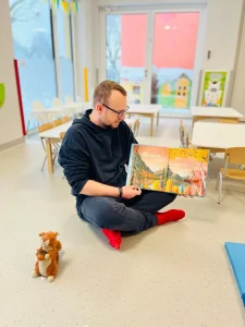 RODZICE CZYTAJĄ DZIECIOM