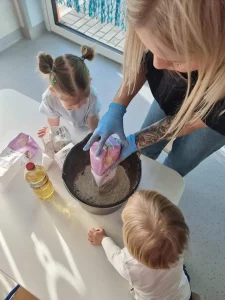 TEATRZYK TRZY ŚWINKI