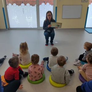 Króliczki - Odwiedziny Pani z Biblioteki