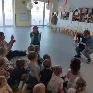 Króliczki - Poniedziałkowe Aktywności Muzyczne