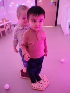 Króliczki - Wtorkowe Zabawy w Sali Terapii Światłem