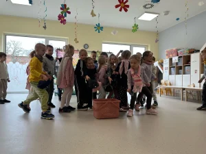 Delfinki - Odwiedziny przedszkola Promyczek