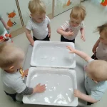 Niedźwiadki - zabawy sensoryczne - ciepło zimno